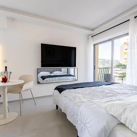 Clairfontaine Apartment *